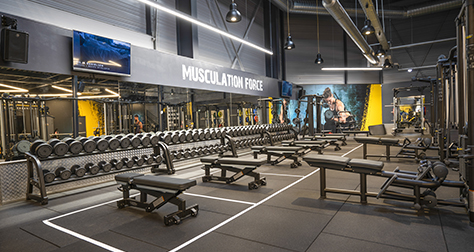 salle de sport avec des poids (fitnespark)