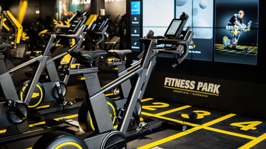 Salle de sport, activité à la Rochelle, groupes de femmes en activités sportives